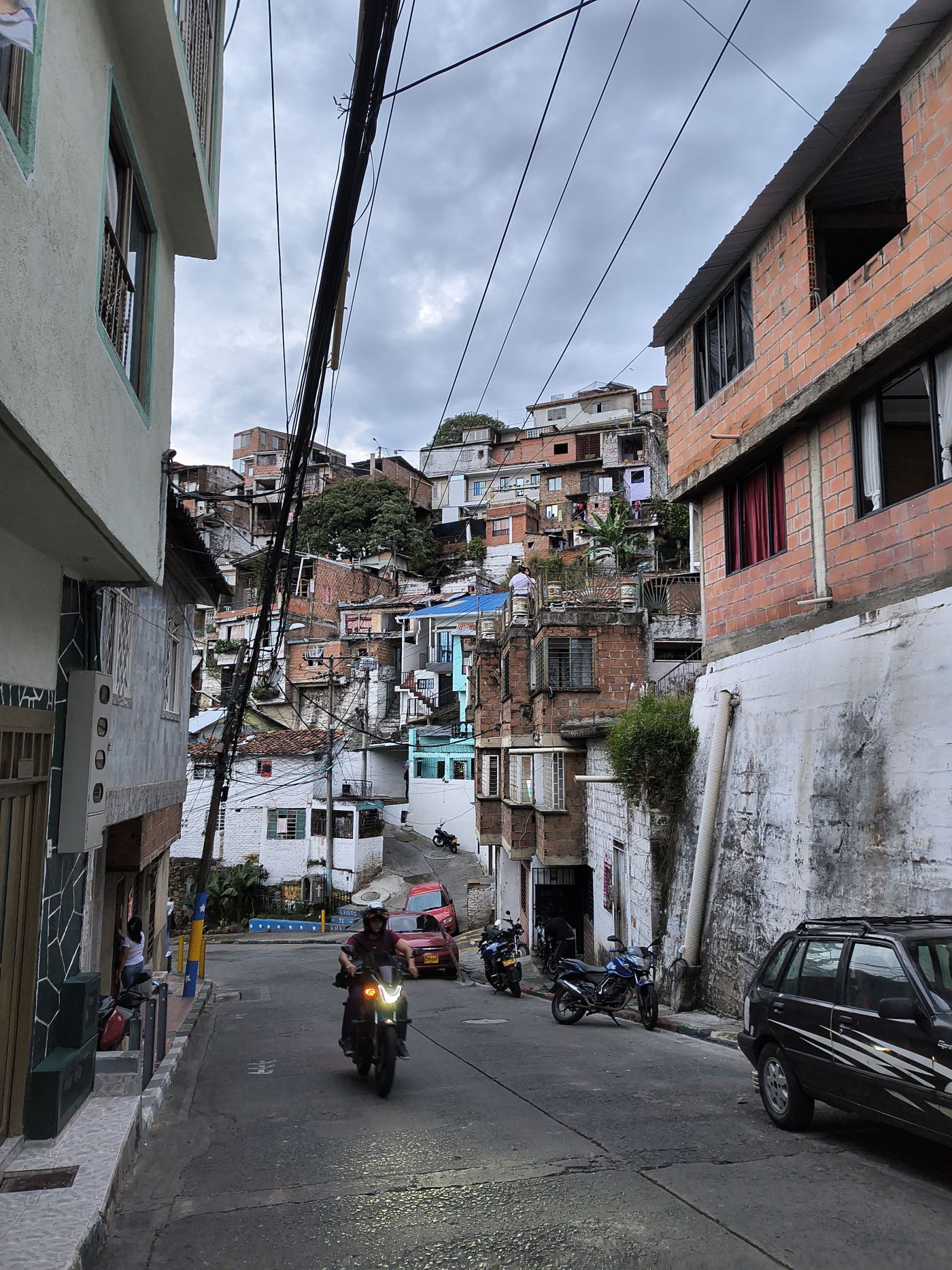 Workshop at school La Fontaine in Siloé, Cali