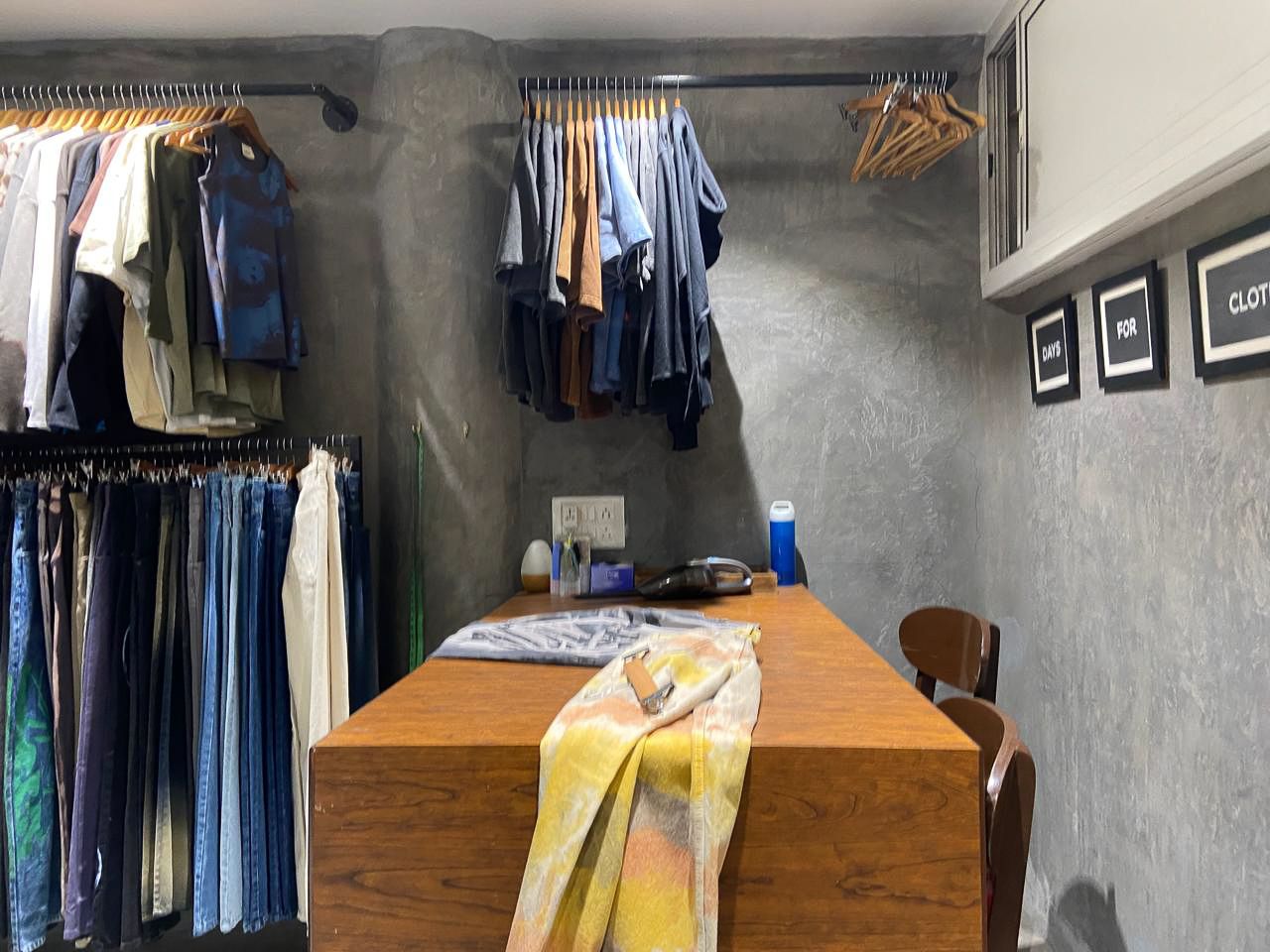 A unique aesthectic to showcase the streetwear 