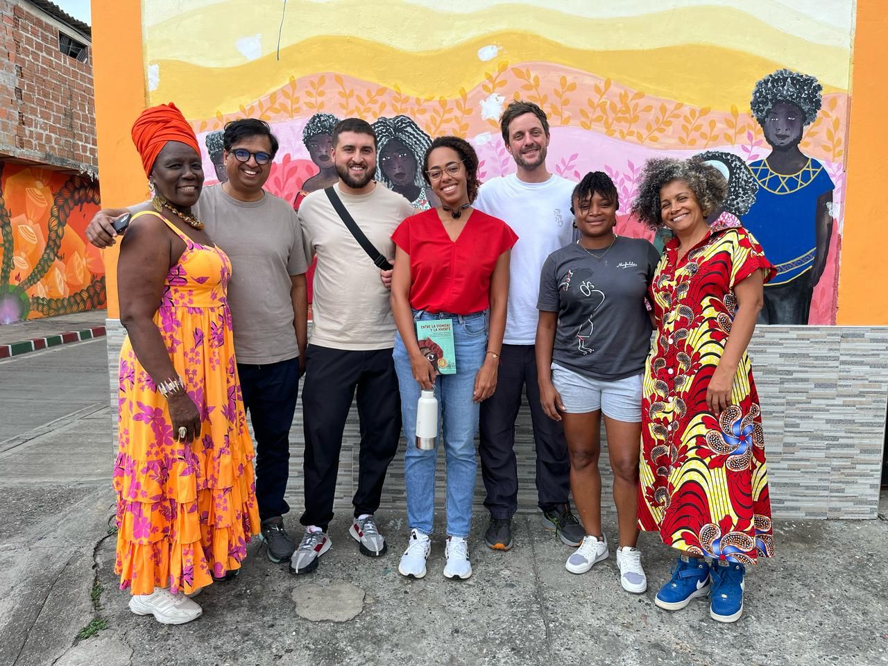 Rahul, Amin, Catalina and Matias with the team of Casa Cultural del Chontaduro, et Aguablanca, Cali