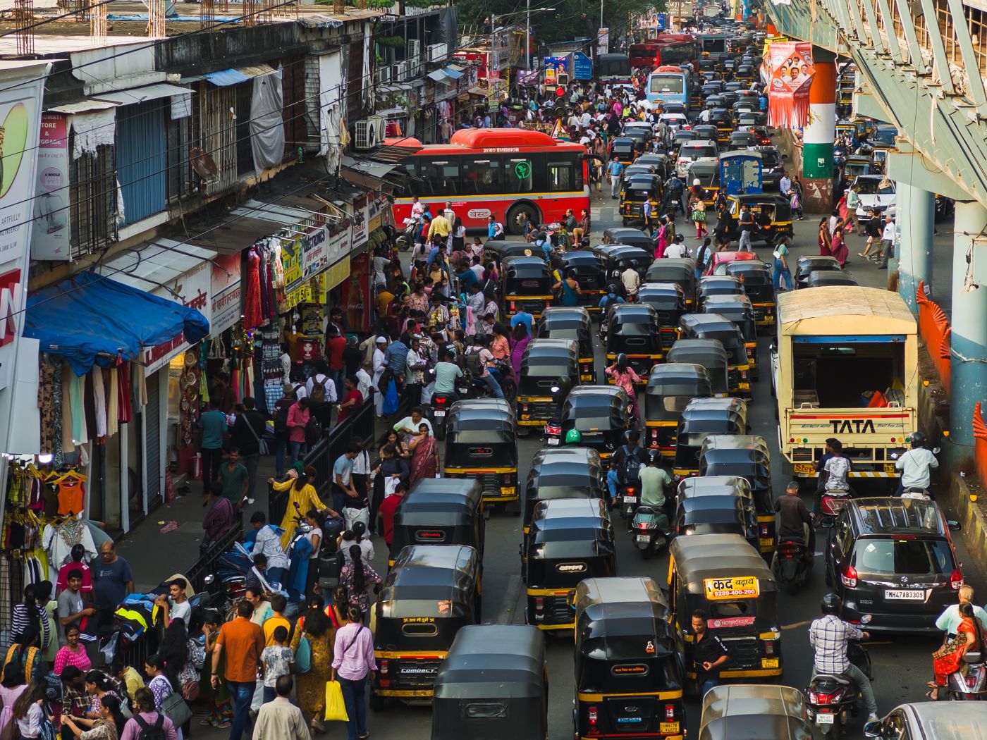 A swarm of autorickshaws at Borivali station (Photo Credit: Paarth Vedak)
