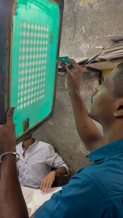 Inspecting the screen before pressing out the prints