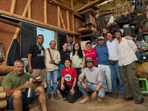 Workshop Guadua y Periferia en Siloe. Este taller se enfocó en la consolidación de la segunda etapa de Teatro Verde de la corporación @lomeritos.siloe organización del Siloe que promueve el arte y la cultura en el territorio. Este proceso a contado con la coordinación de @nataliadulceytaller77 y el apoyo de @casagrafo y @urbznet. Gracias a todos los participantes por apoyar la consolidación de este espacio comunitario.