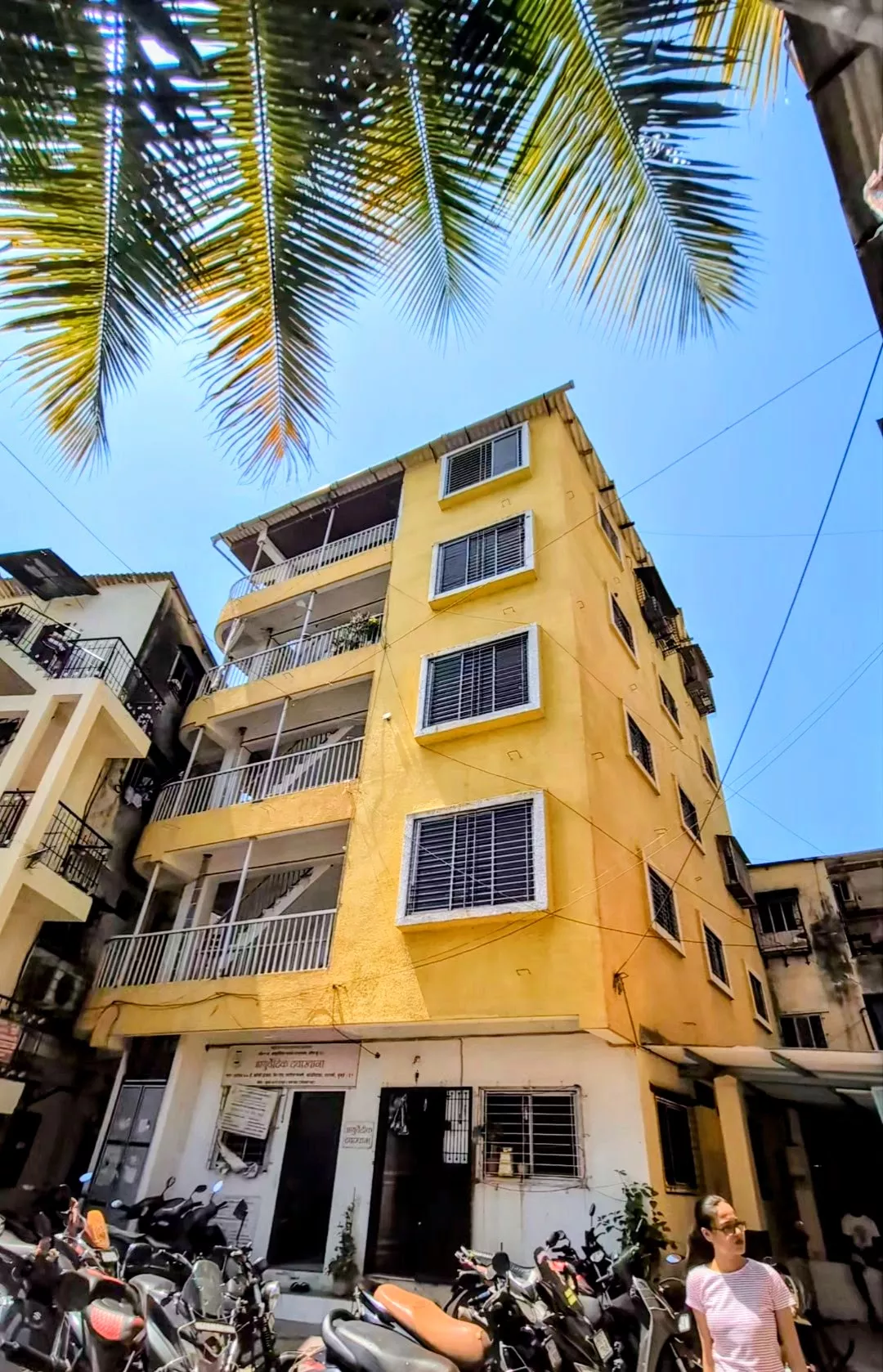 Lajru Pajru Chawl, a nearby redevelopment project completed with the involvement of urbz