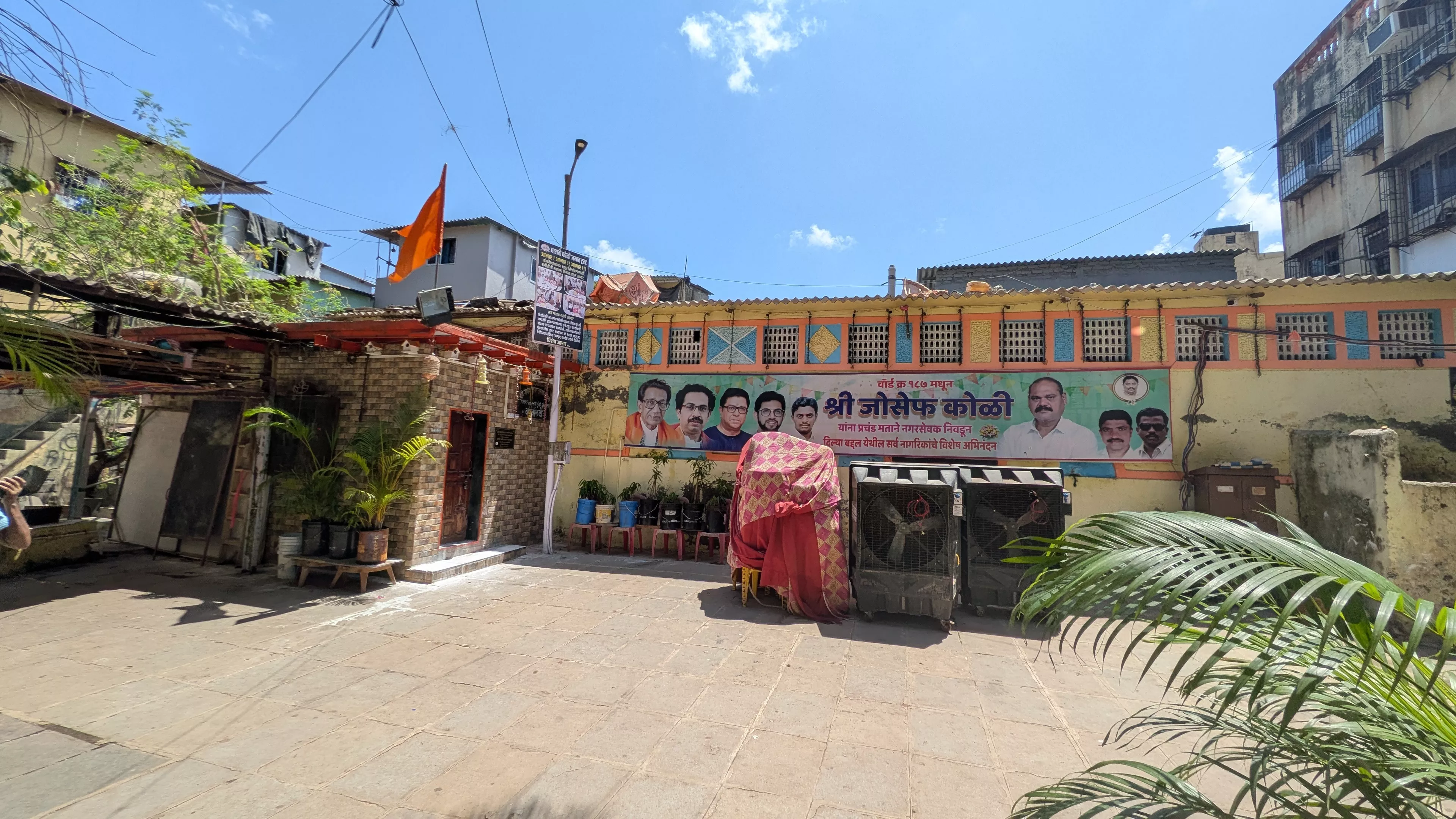 A public complex in front of the building.
