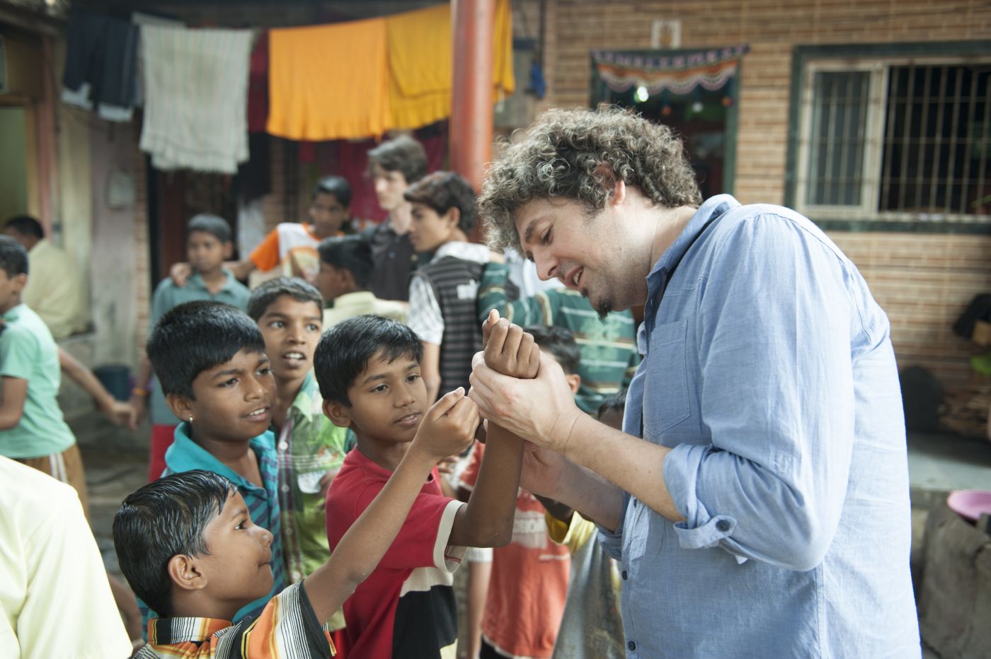 Luca Pattaroni (Professor at EPFL) reading palms to children in Bhandup.