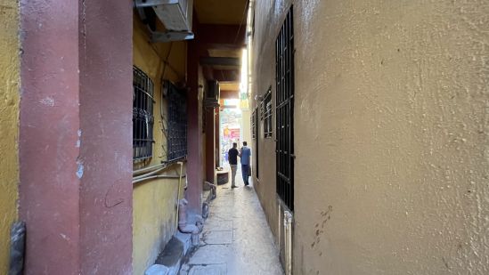 Narrow alleys along the Vithal bhaskar chawl