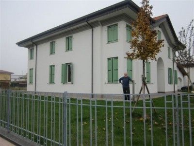 My father in front of the house he built in Buscoldo