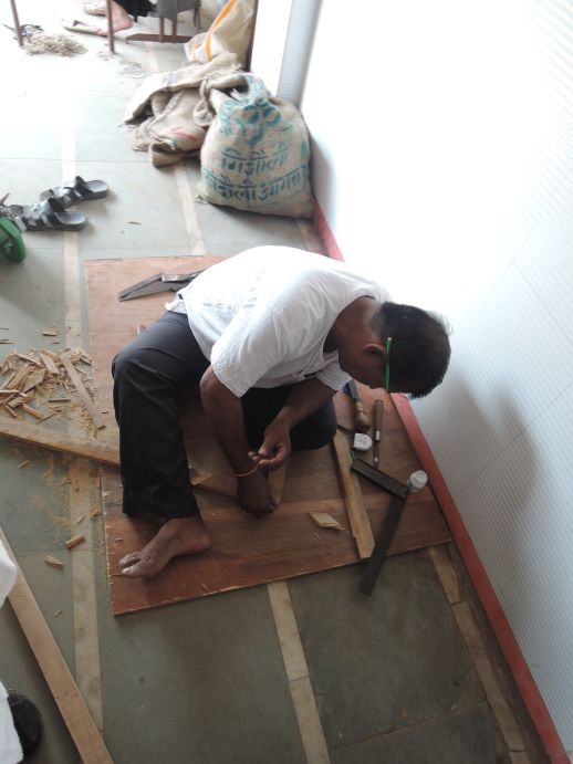 Carpenter Ganga K. Sharma from Shivaji Nagar building a hot wire cutter.