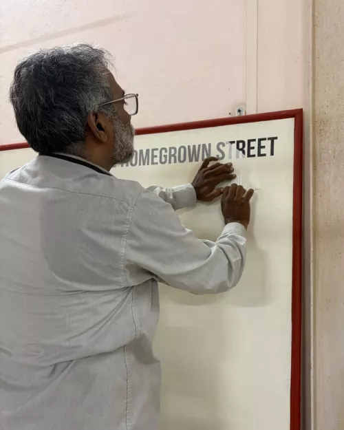 THE HOMEGROWN STREET EXHIBITION IS OPEN TODAY AT 6pm❗️❗️❗️

The URBZ Mumbai team has spent the last days putting the final licks of paint on the walls, and we are very excited to invite you to the Homegrown Street Exhibition!

Come and see the culmination of a seven-year project celebrating the skills, knowledge and ingenuity of Dharavi’s local artisans and contractors.

The exhibition brings together seventeen participatory-designed and handcrafted multimedia models made using leather, glass, steel, wood, brass, cane, embroidery and clay. There is lots to see! 

Don’t miss the special opportunity to visit the models in the very neighbourhood where they came to life. Eveyone is welcome ⭐️

LOCATION
📍 Dharavi Koli Jamat Preprimary School
Off Bandra Sion Link Road, Dharavi Koliwada

OPENING TIMES
Wednesday 23 September
⏰ 6:00–8:00 PM

Thursday 24 – Sunday 27 September
⏰ 10:00 AM–7:00 PM

See you soon!