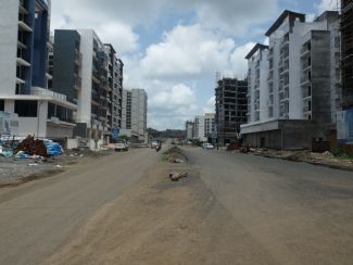 Image 1: A street view of Ulwe showing the emptiness of the surrounding buildings