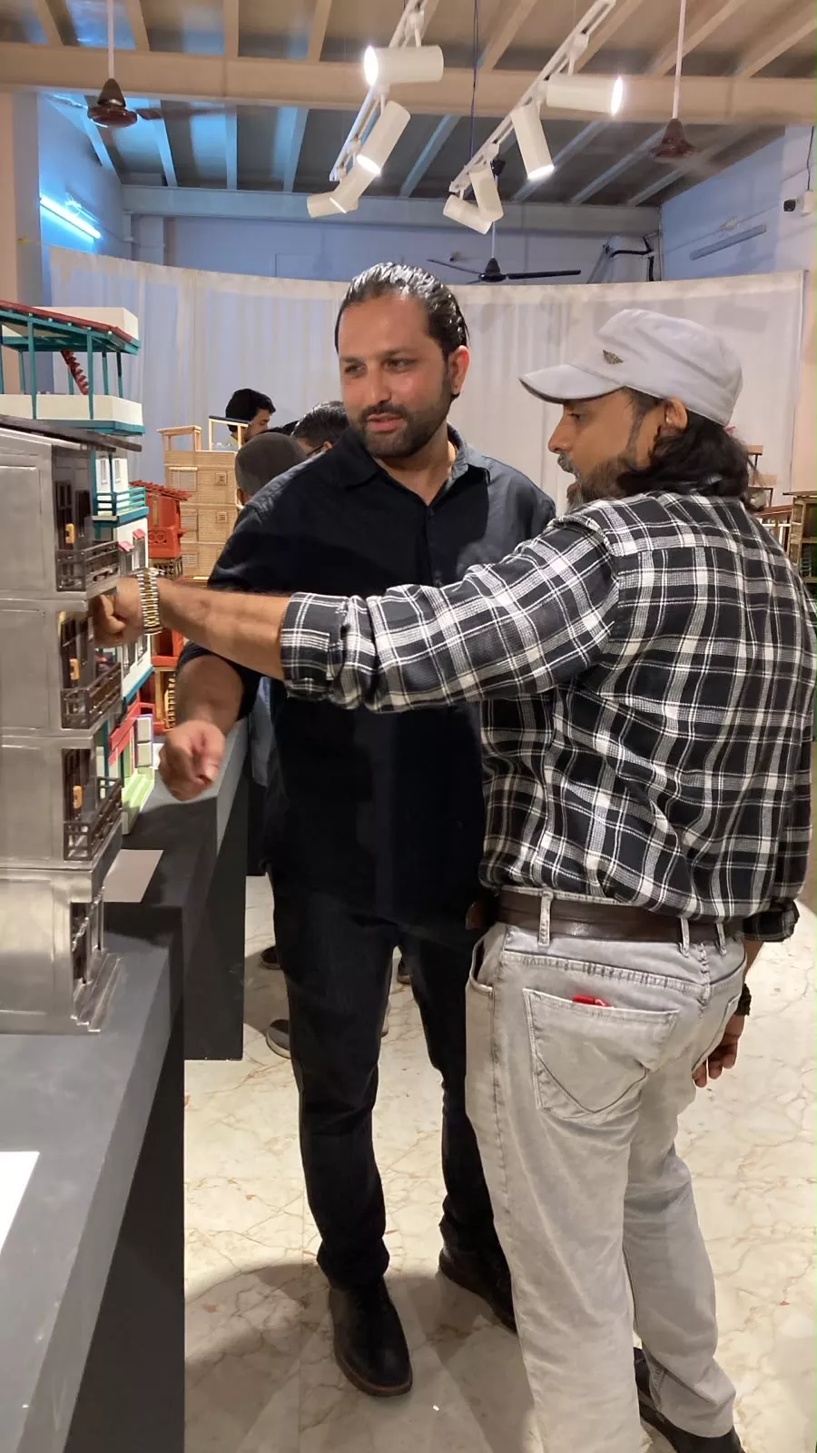 Kishor Rokde discusses the artisanship on display with urbz team member, Jai